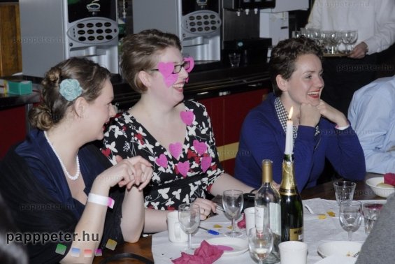 London, Anglia, Haileybury, GNSH, lindy hop, swing, Valentines dinner & bal, szivek, ebédlő