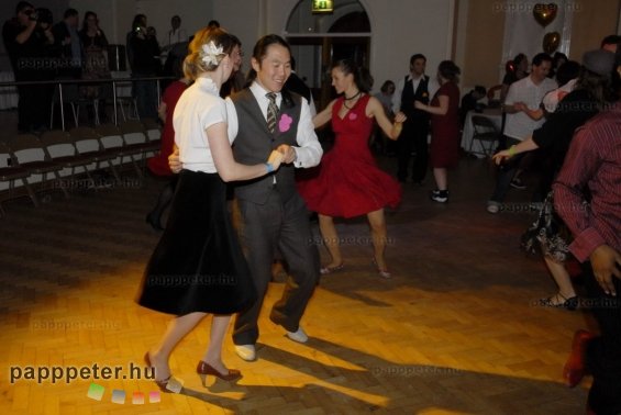 London, Anglia, Haileybury, GNSH, lindy hop, swing, Valentines dinner & bal, party, tánc, szív, virág